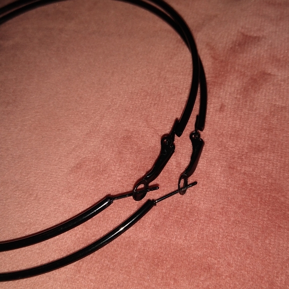 Katta Huge 4" Black Hoop Earrings Bohemian Feather Charm Big Hoops Oversized XL - Picture 9 of 9